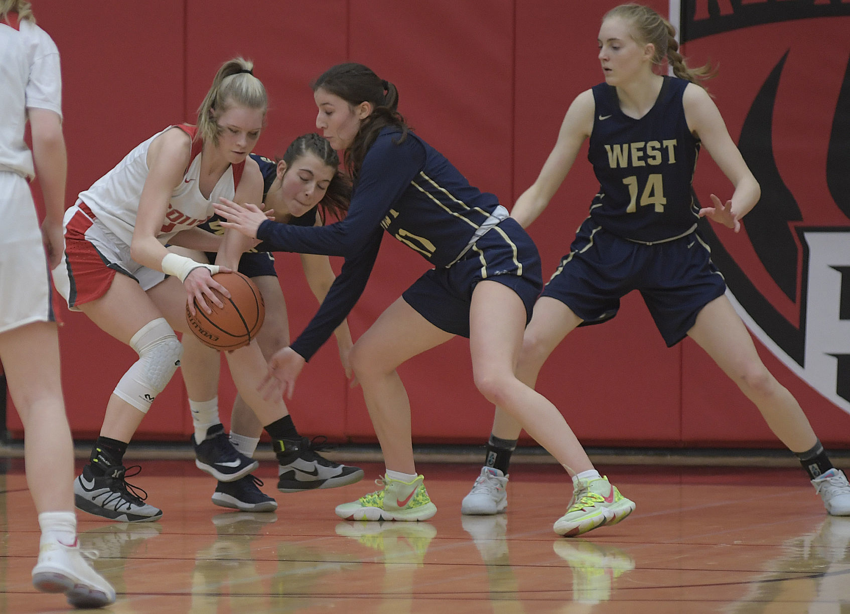 Bulldogs vs RedHawks Girls22